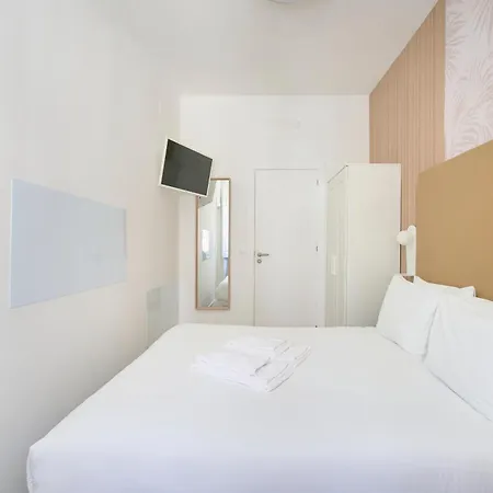 Hostel Brand New Anjos
