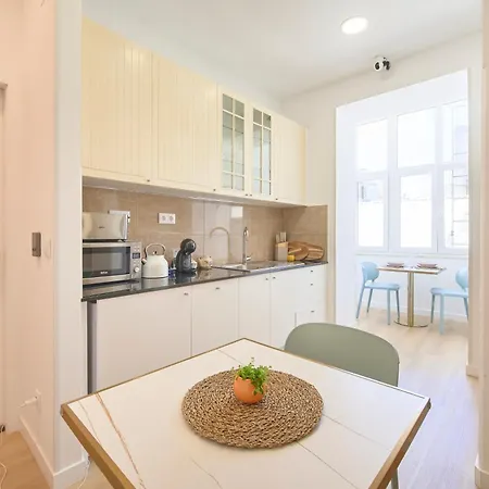 Brand New Anjos Hostel *