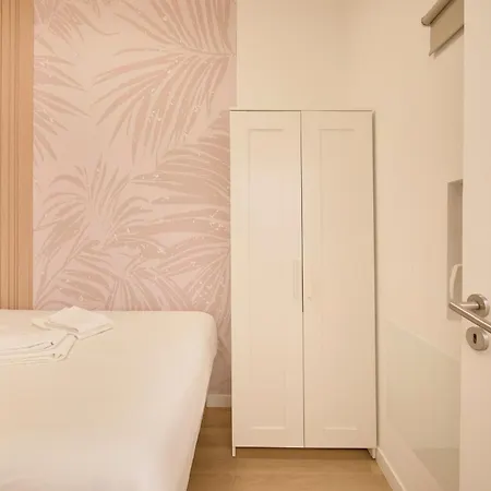 Brand New Anjos Hostel *