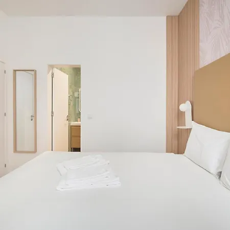 Brand New Anjos Hostel *