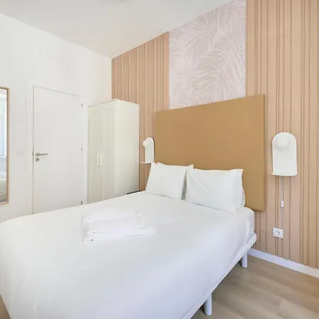 Brand New Anjos Hostel *
