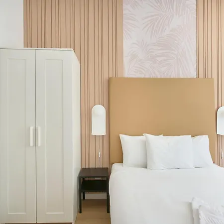 Hostel Brand New Anjos *